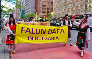 Image for article Bulgarien: Feier zum Welt-Falun-Dafa-Tag in Burgas – mit Informationsstand und Unterschriftenliste