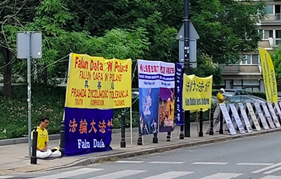 Image for article Polen: Kundgebung vor Parlamentsgebäude verurteilt die Verfolgung von Falun Dafa durch Chinas Regime