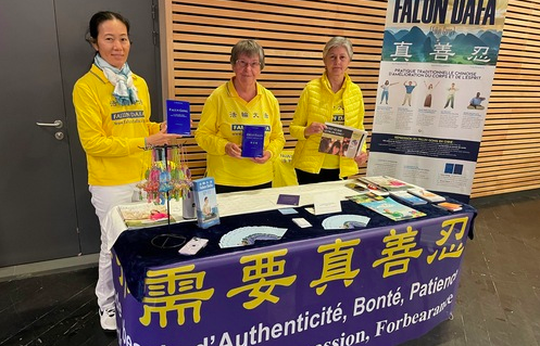Image for article Einführung in Falun Dafa auf einer Gesundheitsmesse in Westfrankreich